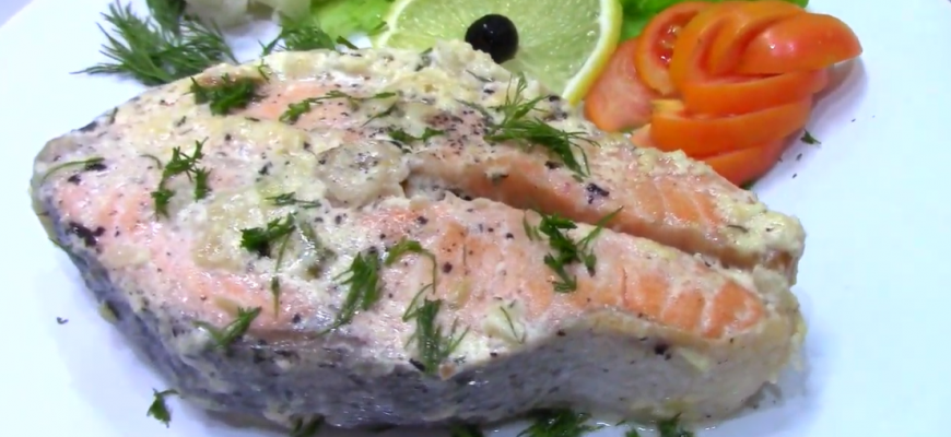 Великолепный лосось в сливочно-чесночном соусе