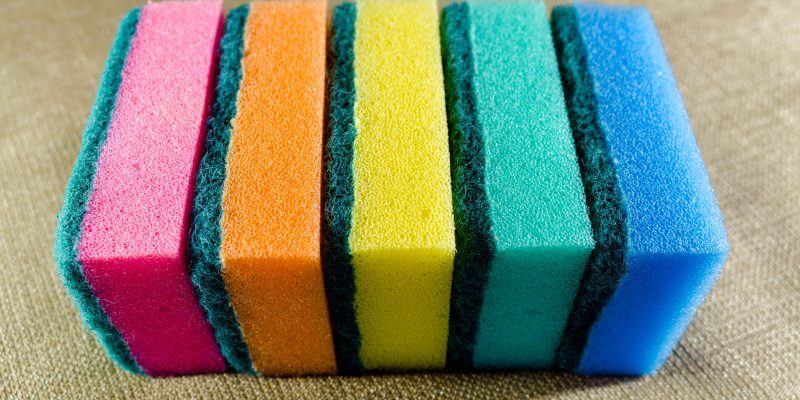 Почему губки для мытья посуды бывают разных цветов