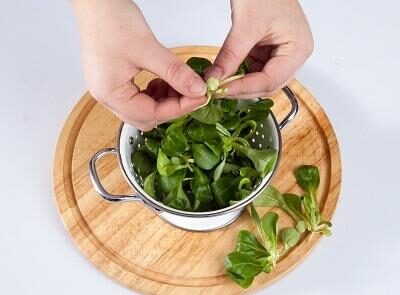 Мастер-класс «Зеленый салат с мягким сыром и грушами»