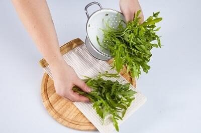 Мастер-класс «Зеленый салат с мягким сыром и грушами»