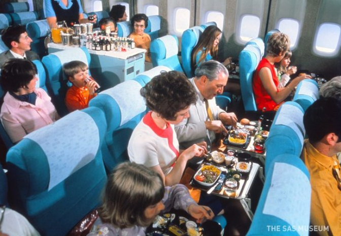 Питание на борту самолета: чем кормили пассажиров 50 лет назад