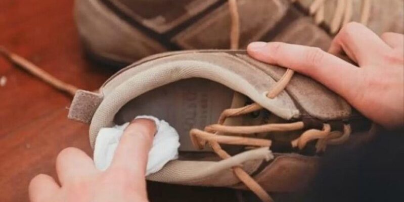 Как избавиться от запаха в обуви самыми простыми способами